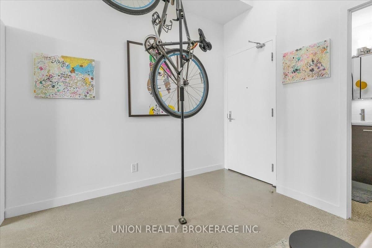 569 King Street E, Unit 404 thumbnail 25