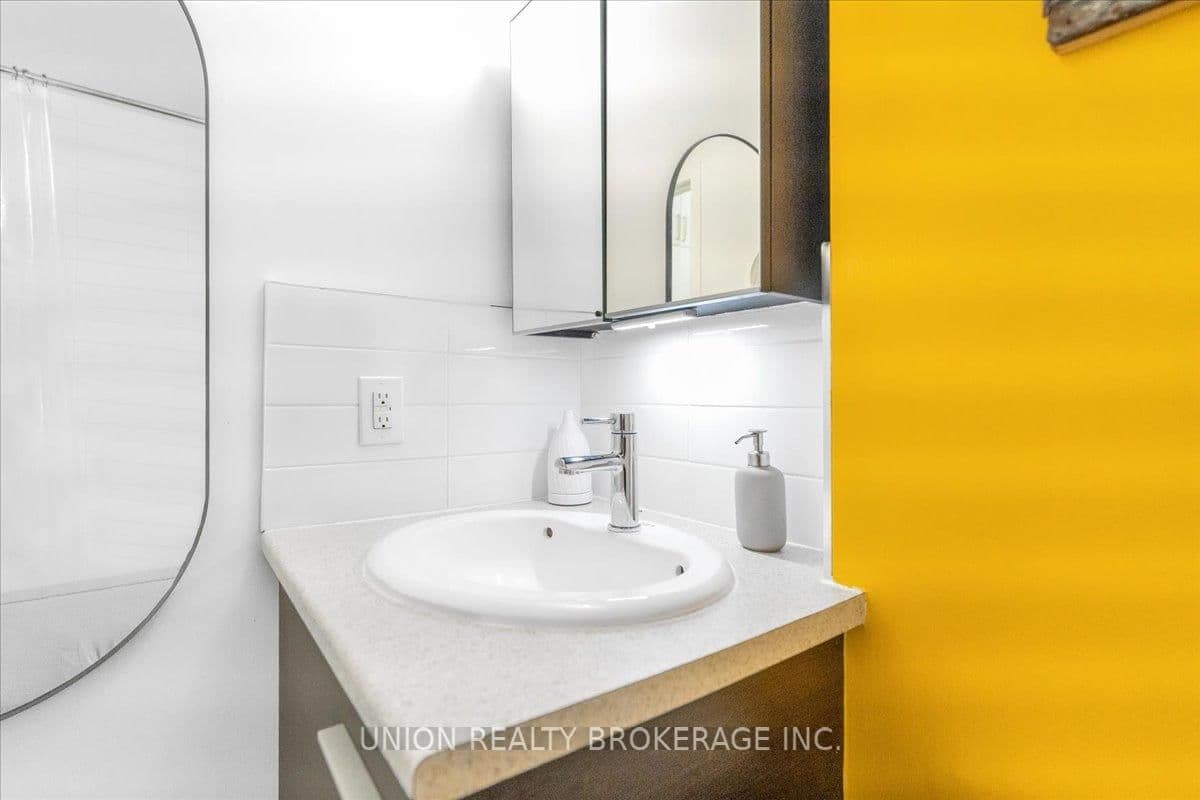 569 King Street E, Unit 404 thumbnail 27