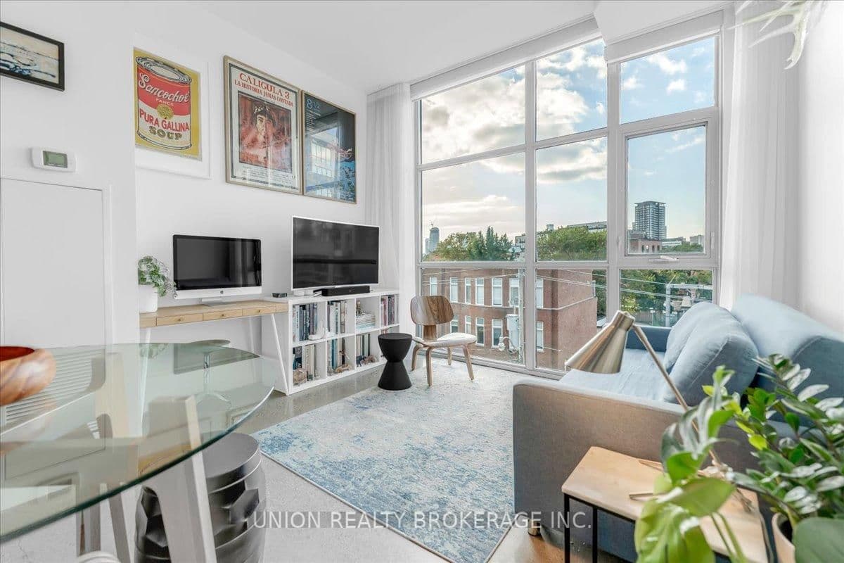 569 King Street E, Unit 404 thumbnail 3