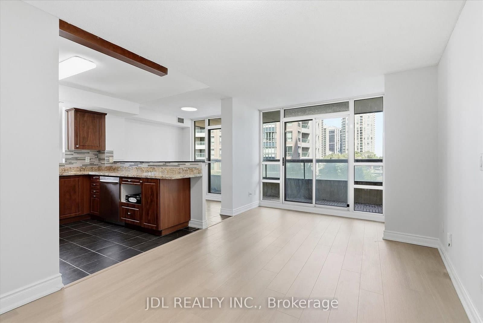503 Beecroft Road, Unit 516 thumbnail 5