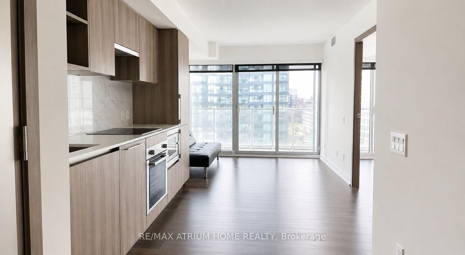 17 Bathurst Street, Unit 909 thumbnail 3