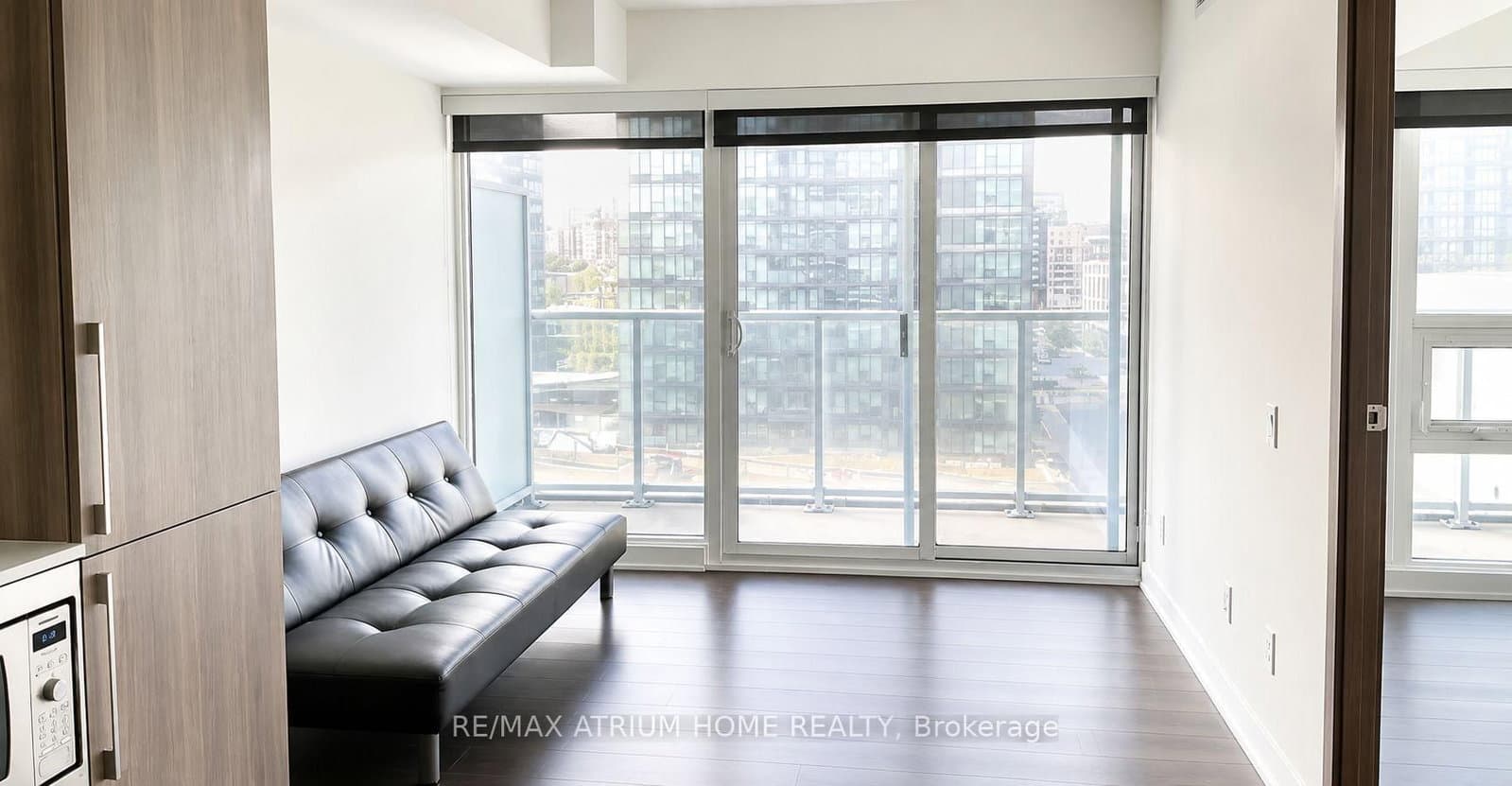 17 Bathurst Street, Unit 909 thumbnail 4