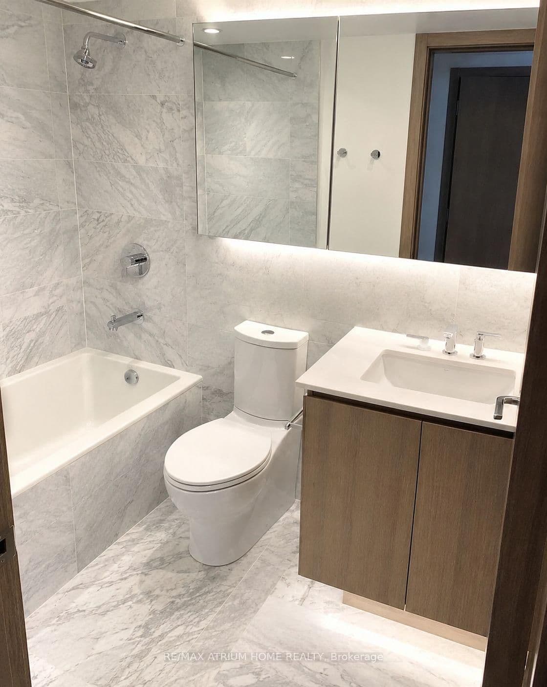 17 Bathurst Street, Unit 909 thumbnail 5