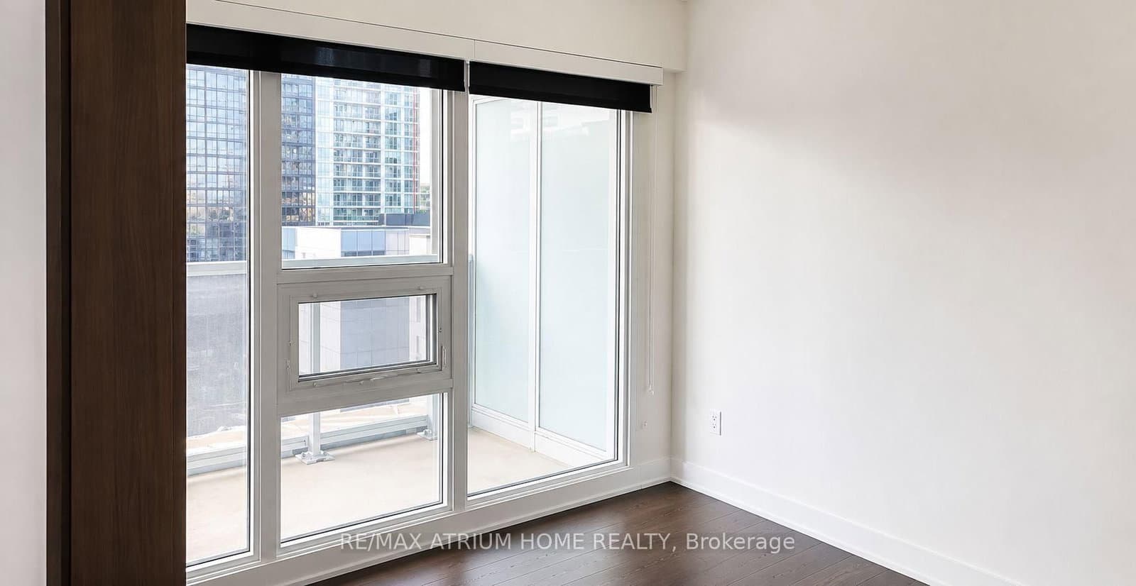 17 Bathurst Street, Unit 909 thumbnail 6