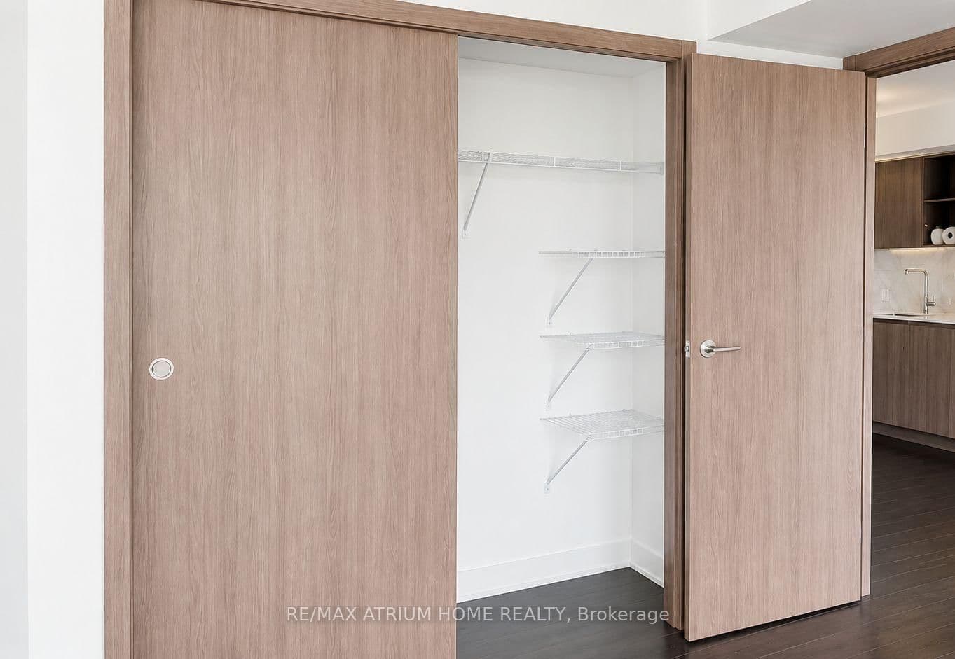 17 Bathurst Street, Unit 909 thumbnail 7