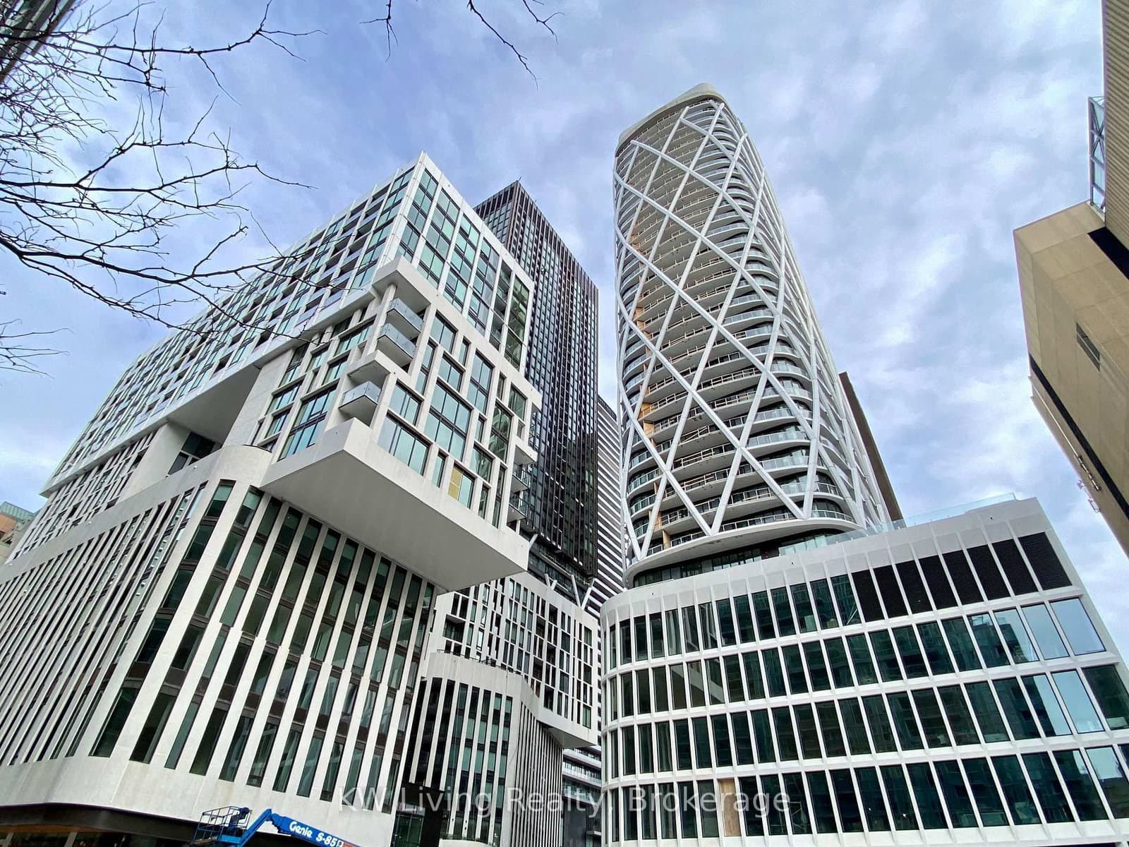 238 Simcoe Street, Unit 3208 thumbnail 2