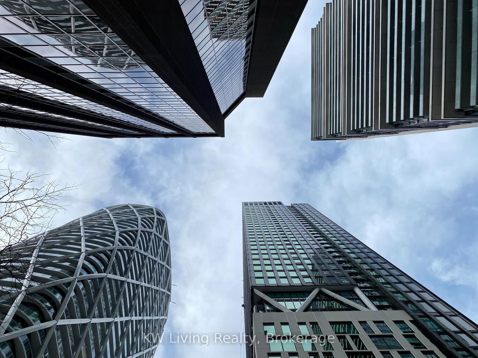 238 Simcoe Street, Unit 3208 thumbnail 3