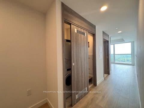 68 Esther Shiner Boulevard, Unit 2706 thumbnail 4