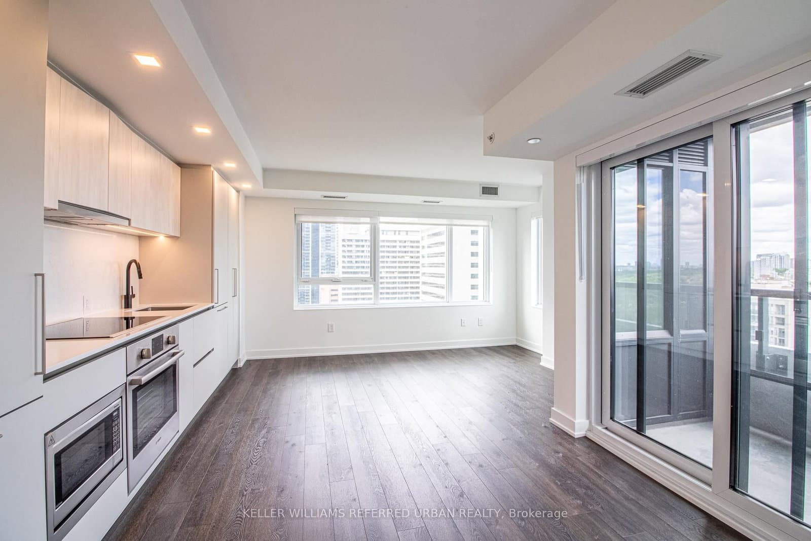 609 Sherbourne Street, Unit 2104 thumbnail 2