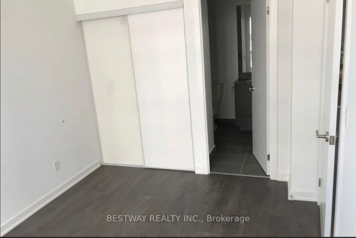 38 Forest Manor Road, Unit 404 thumbnail 10