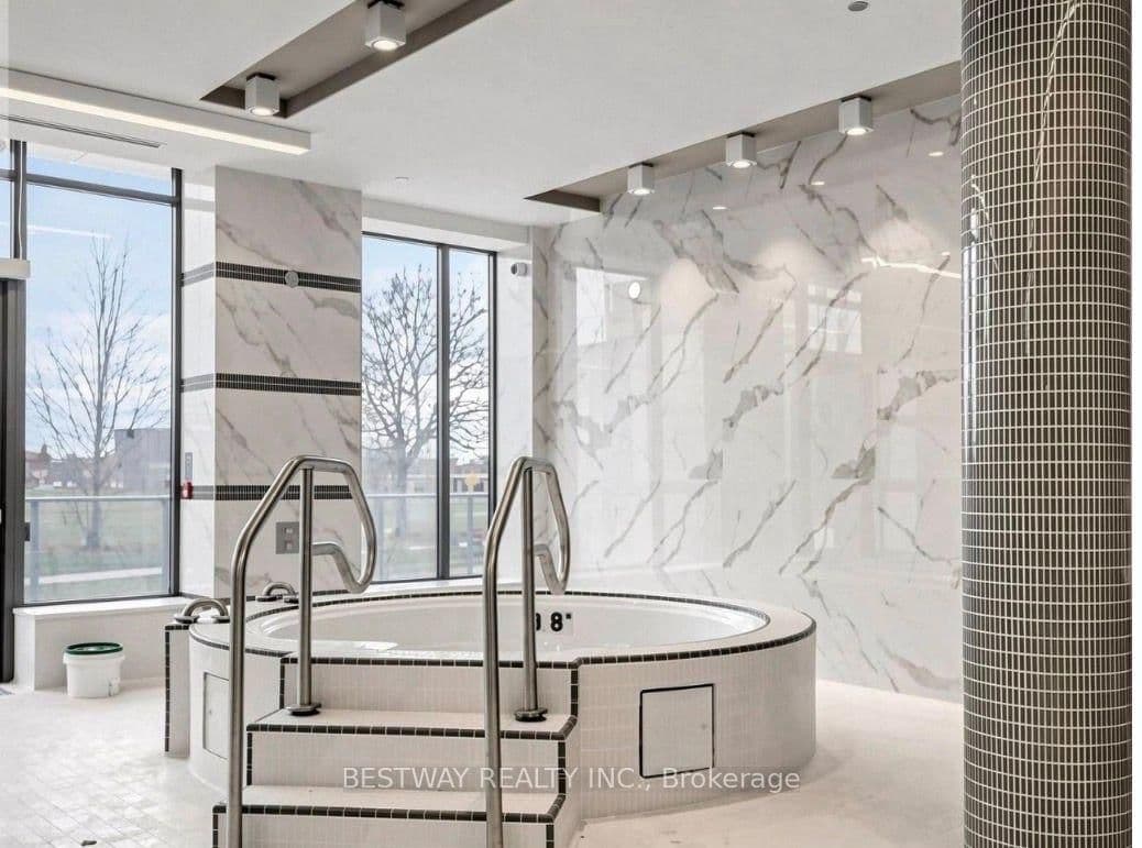 38 Forest Manor Road, Unit 404 thumbnail 11