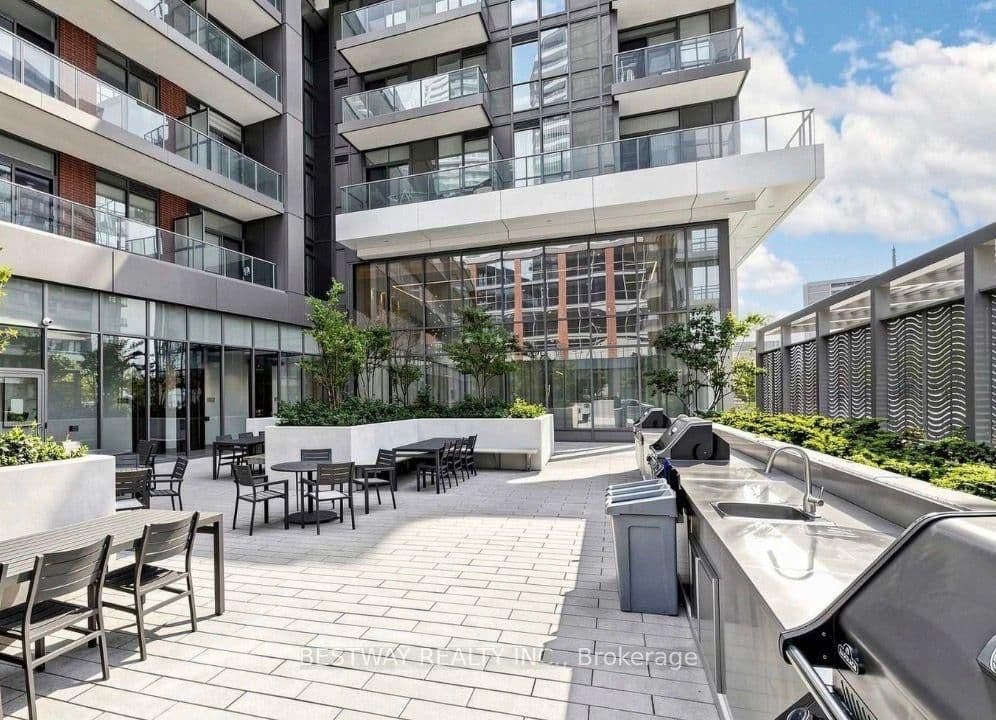 38 Forest Manor Road, Unit 404 thumbnail 19