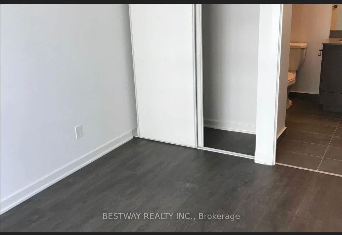 38 Forest Manor Road, Unit 404 thumbnail 8