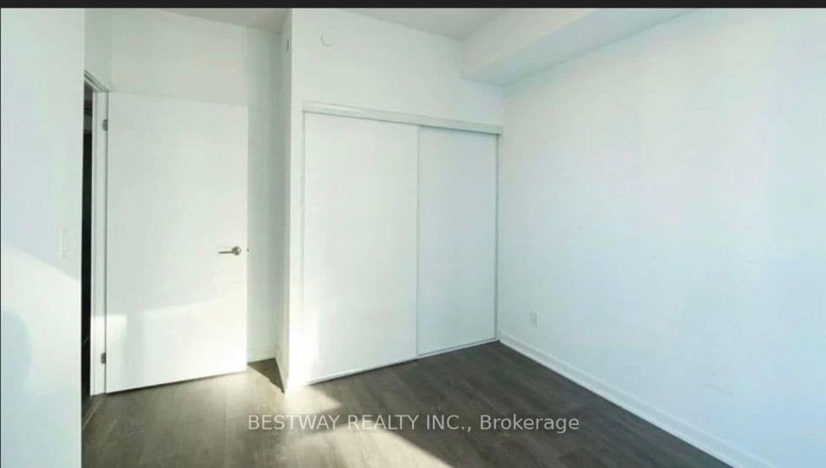 38 Forest Manor Road, Unit 404 thumbnail 9