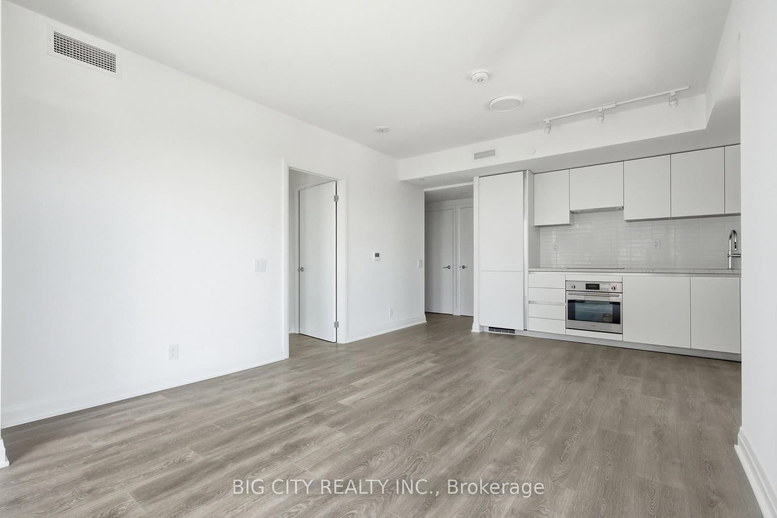 25 Frederick Todd Way, Unit 904 thumbnail 3