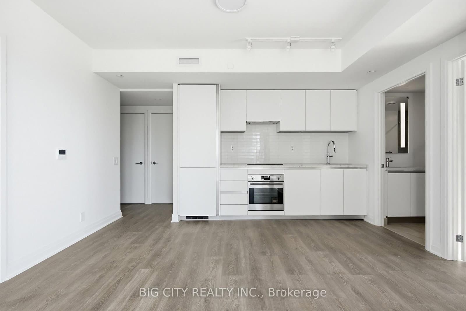 25 Frederick Todd Way, Unit 904 thumbnail 4