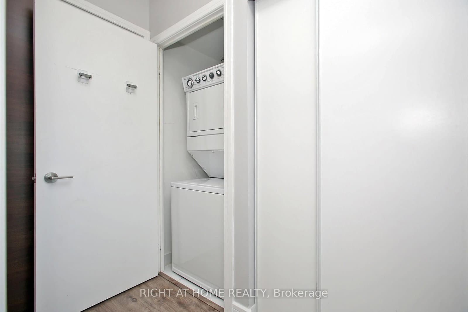 35 Brian Peck Crescent, Unit 303 thumbnail 20