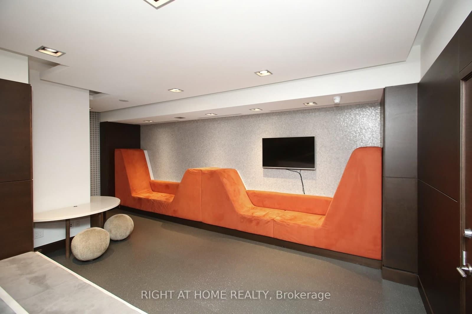 35 Brian Peck Crescent, Unit 303 thumbnail 7