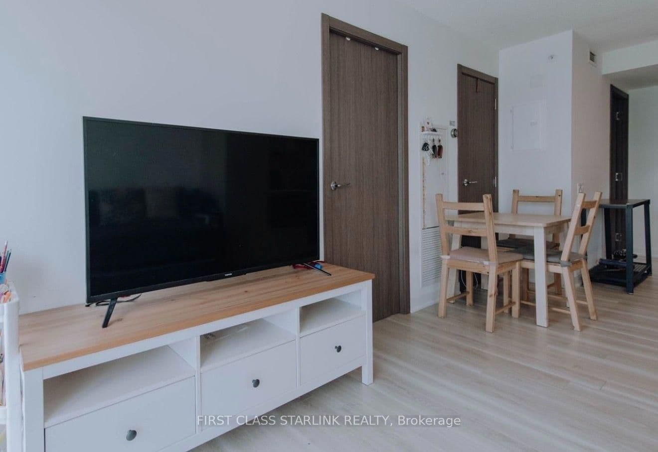 17 Bathurst Street, Unit 1609 thumbnail 4