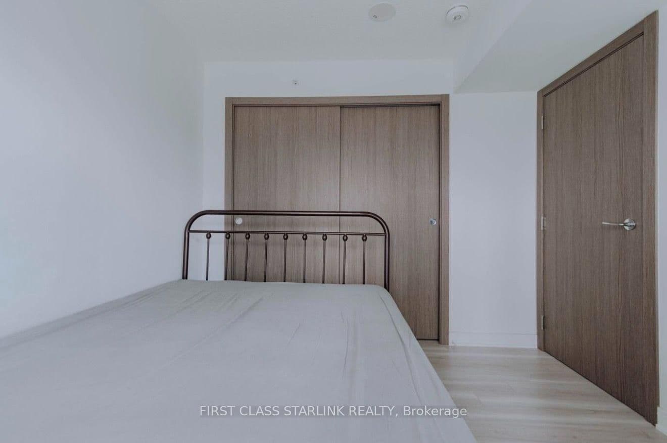 17 Bathurst Street, Unit 1609 thumbnail 6