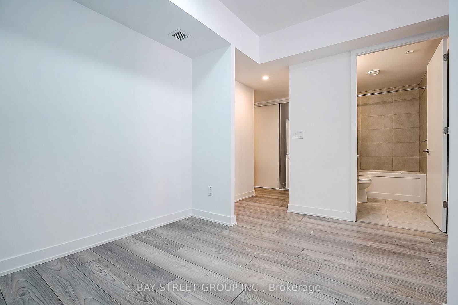 8 Tippet Road, Unit 431 thumbnail 10