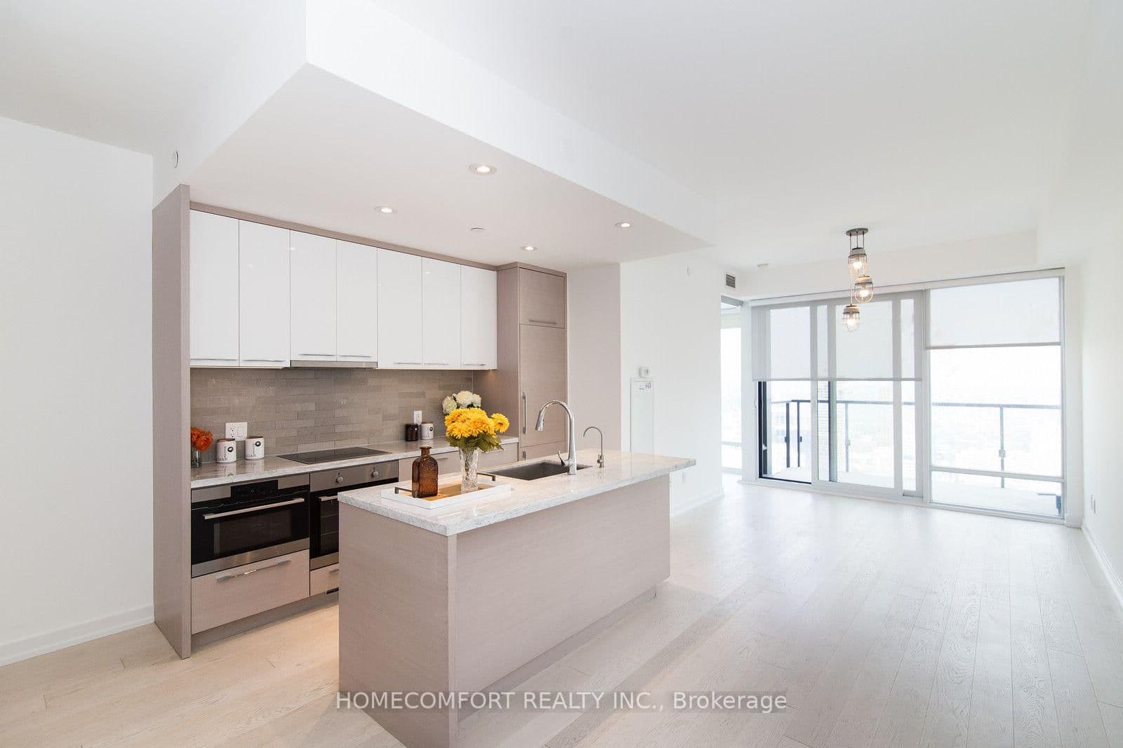 488 University Avenue, Unit 4703 thumbnail 3