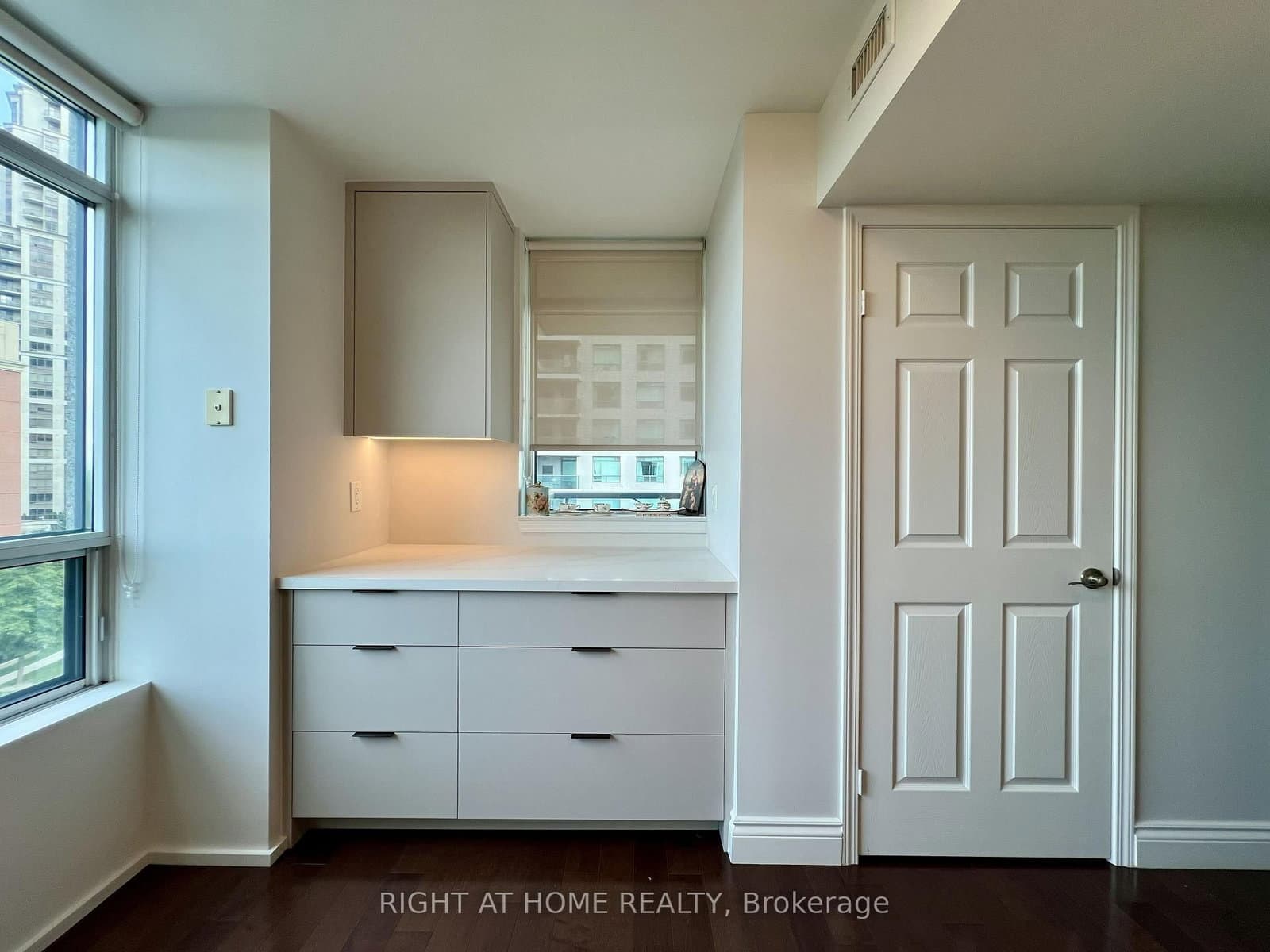 28 Harrison Garden Boulevard, Unit 702 thumbnail 10