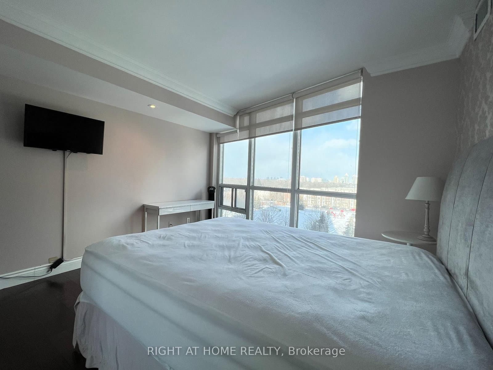 28 Harrison Garden Boulevard, Unit 702 thumbnail 12