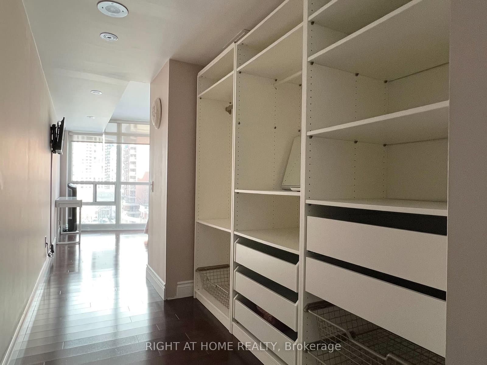 28 Harrison Garden Boulevard, Unit 702 thumbnail 13