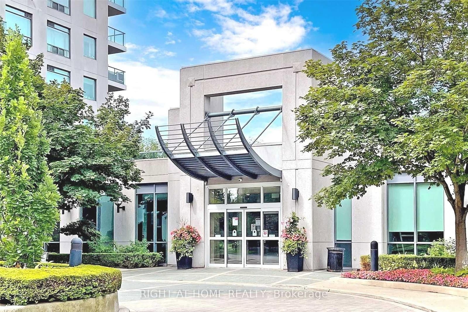 28 Harrison Garden Boulevard, Unit 702 thumbnail 2