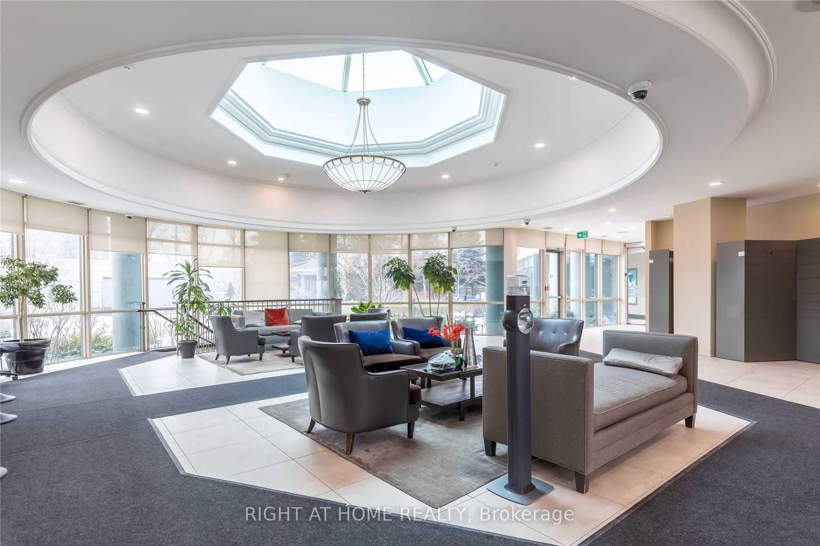 28 Harrison Garden Boulevard, Unit 702 thumbnail 4