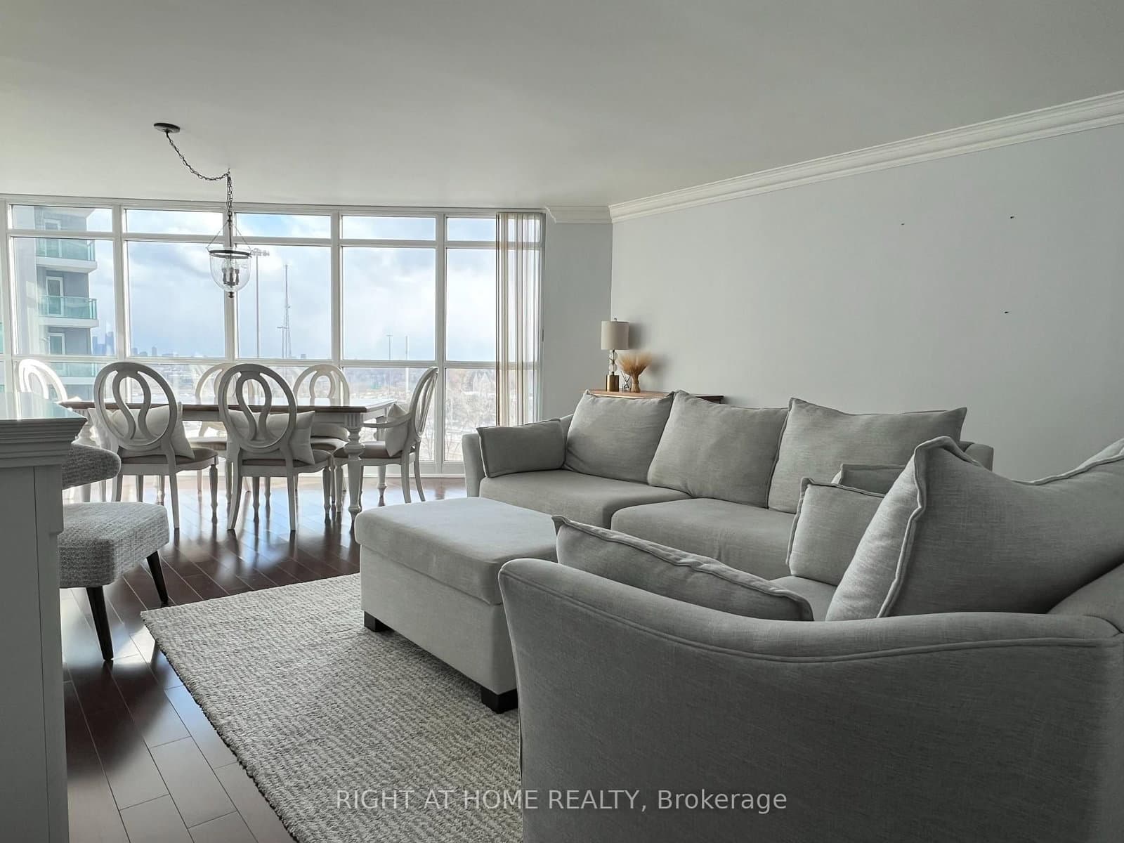 28 Harrison Garden Boulevard, Unit 702 thumbnail 6