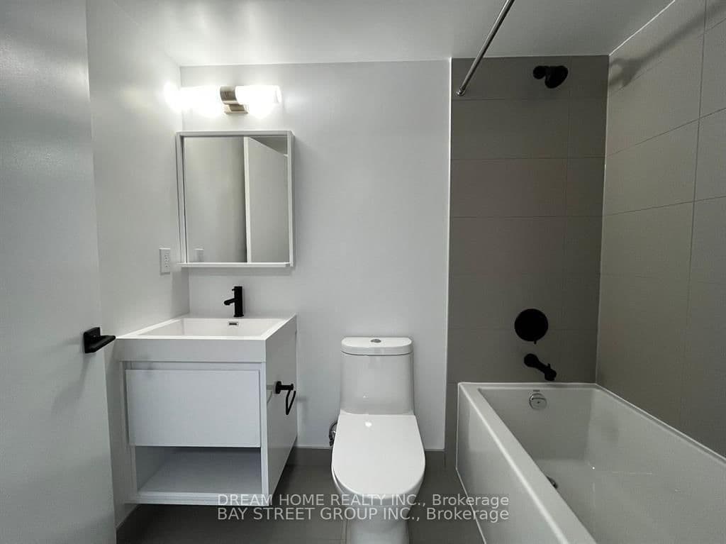 2 Augusta Avenue, Unit 305 thumbnail 10