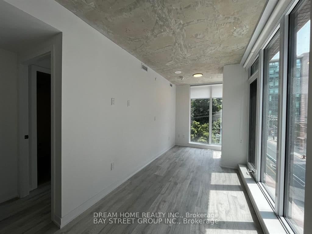 2 Augusta Avenue, Unit 305 thumbnail 6
