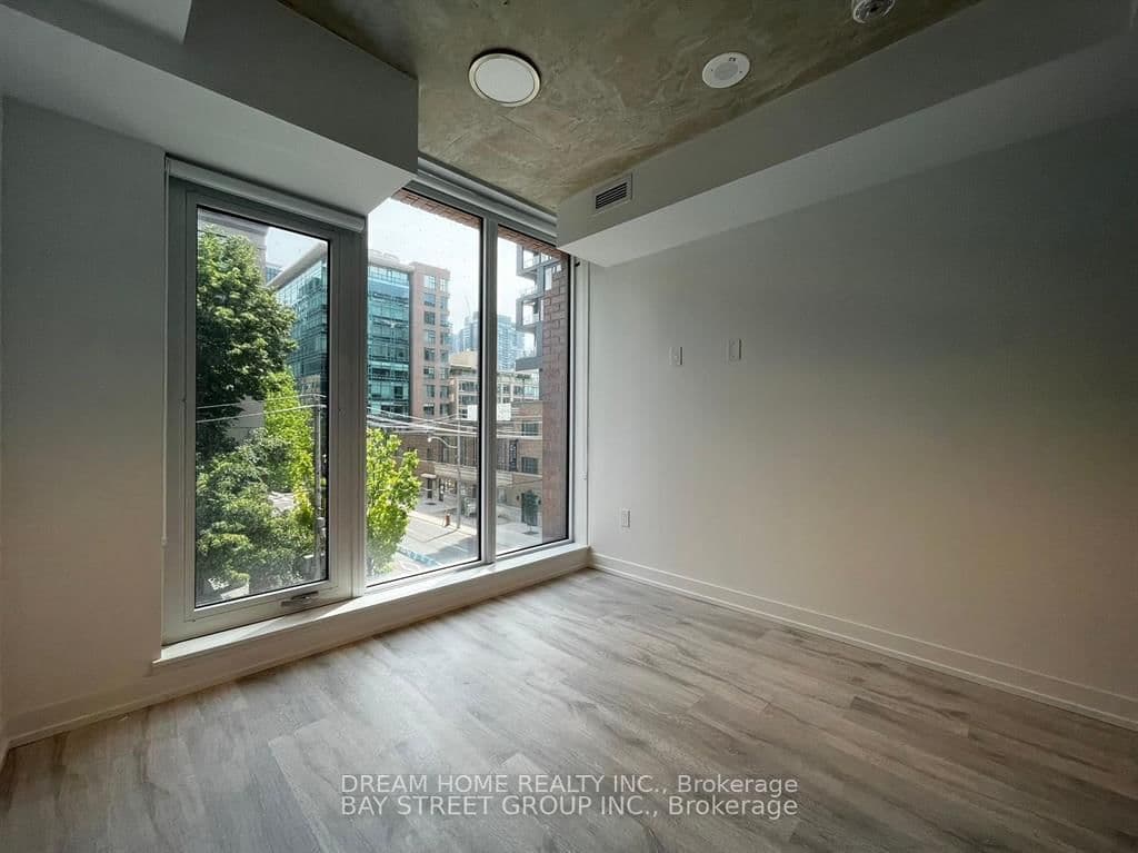2 Augusta Avenue, Unit 305 thumbnail 8