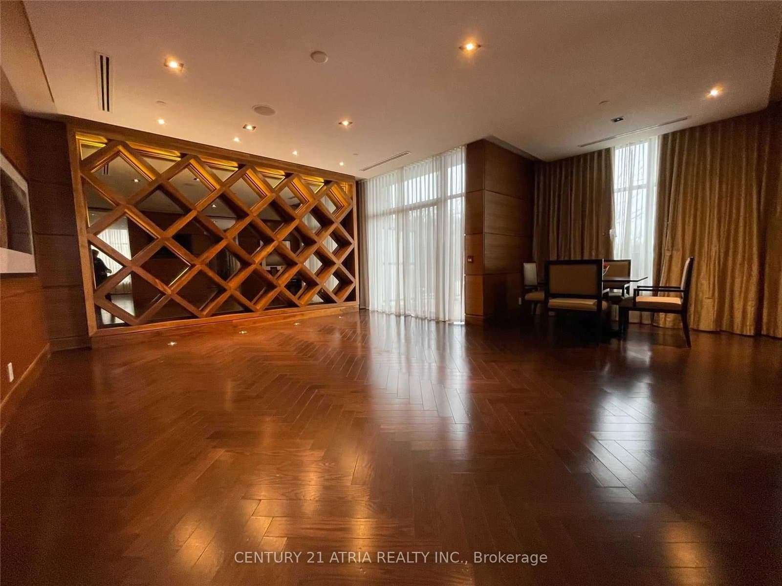21 Clairtrell Road, Unit 201 thumbnail 14