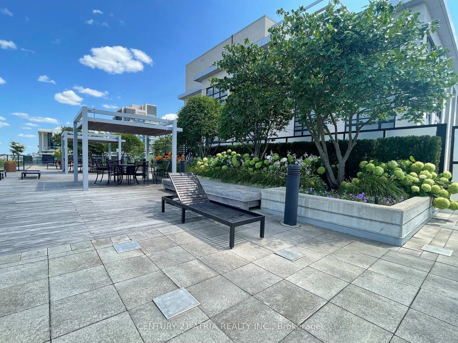 21 Clairtrell Road, Unit 201 thumbnail 20