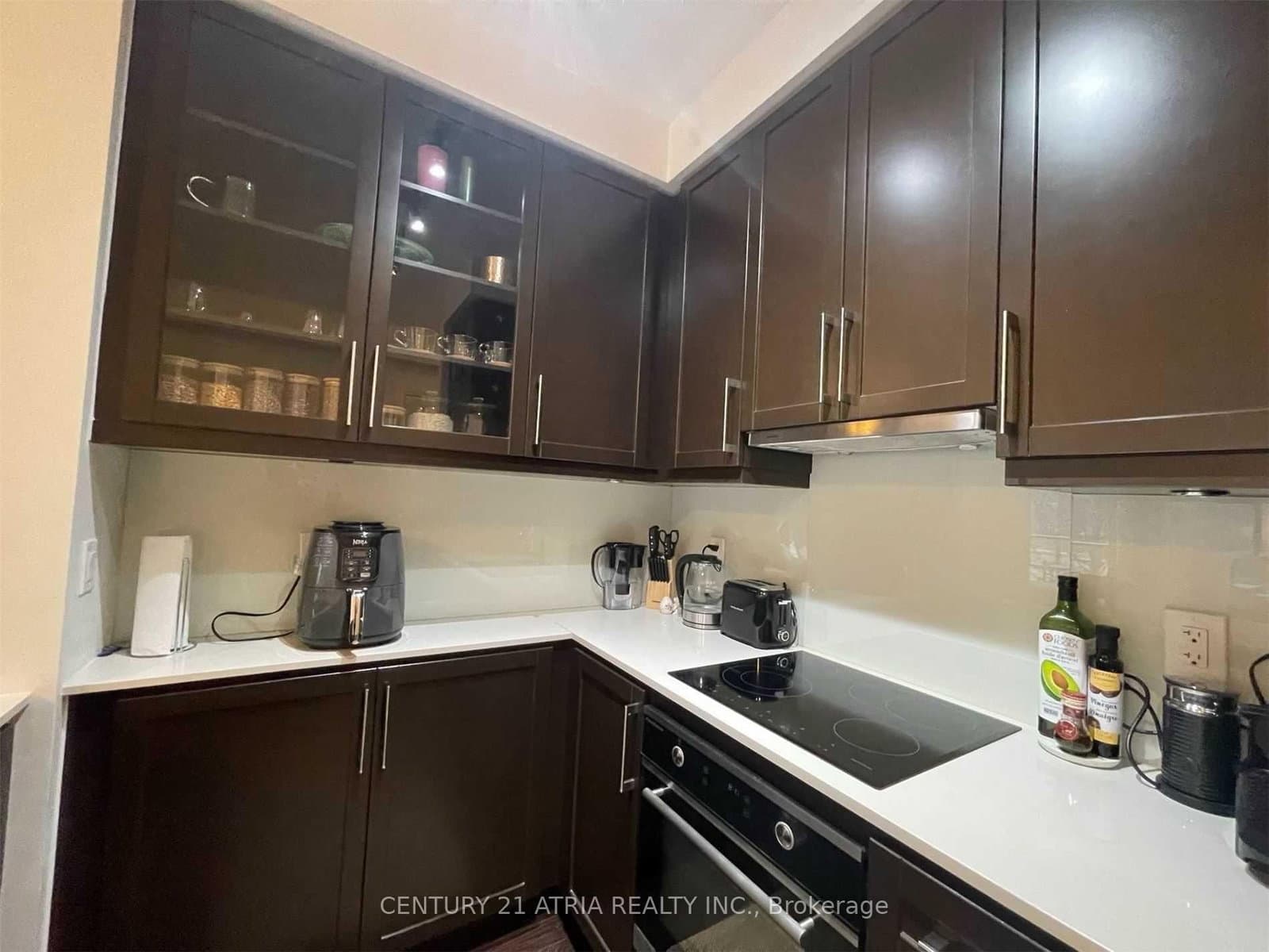 21 Clairtrell Road, Unit 201 thumbnail 6