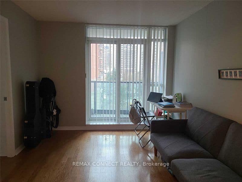 30 Harrison Garden Boulevard, Unit 511 thumbnail 4