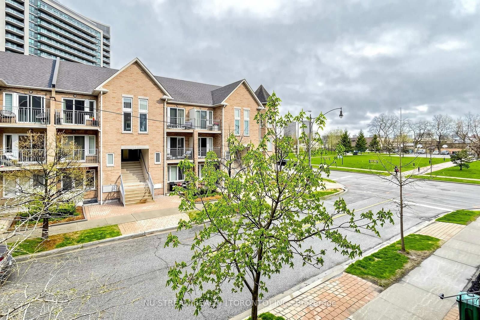 10 Brian Peck Crescent, Unit 201 thumbnail 3