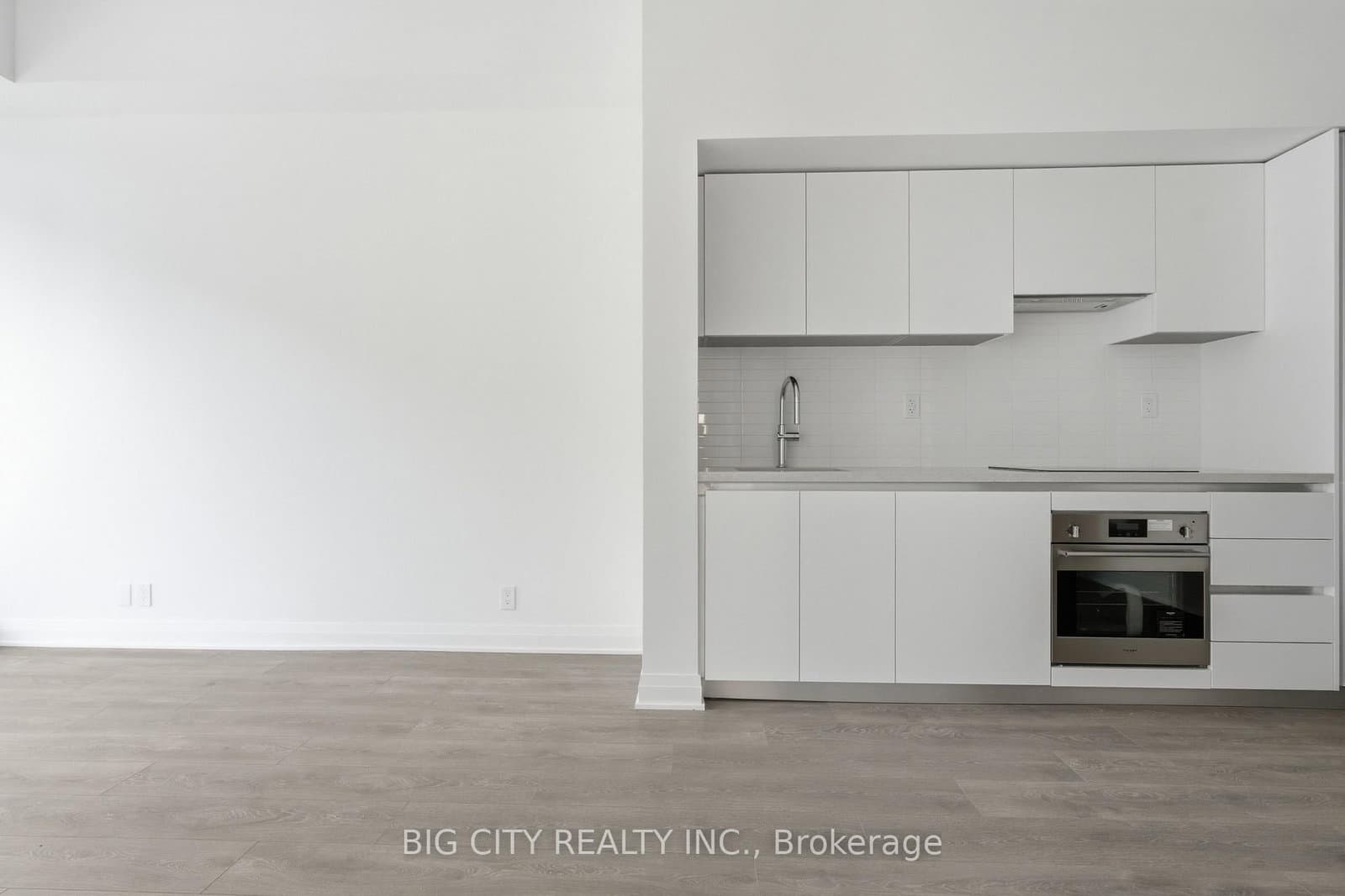 25 Frederick Todd Way, Unit 215 thumbnail 4