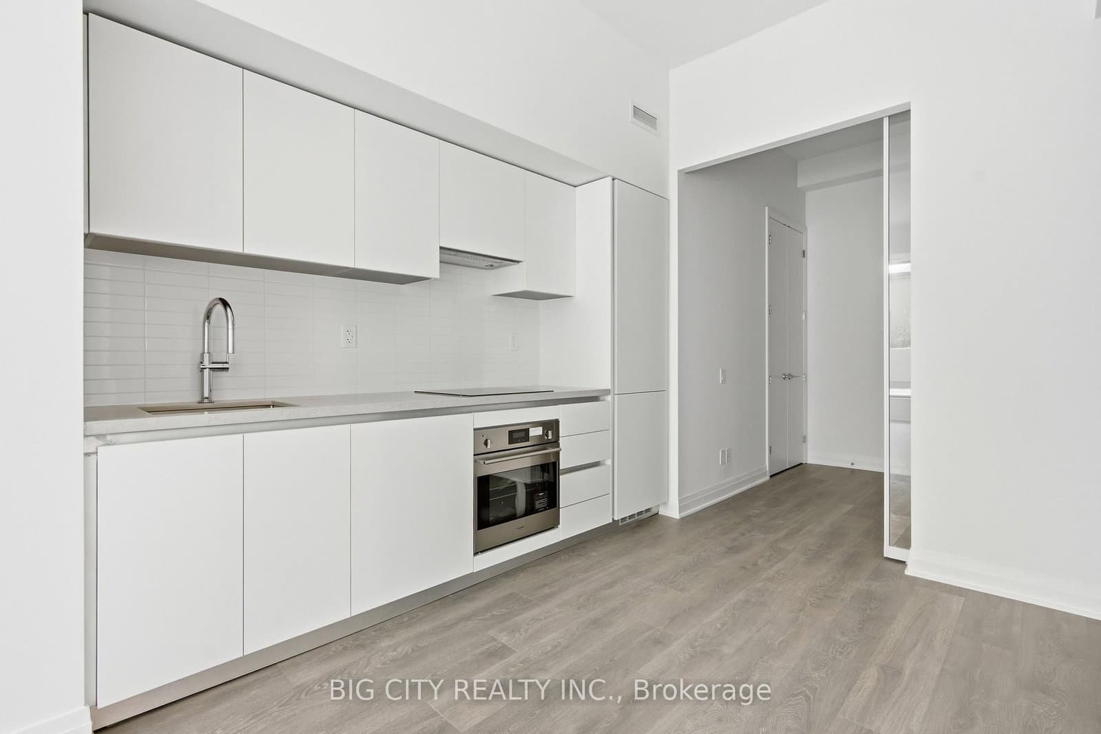 25 Frederick Todd Way, Unit 215 thumbnail 5