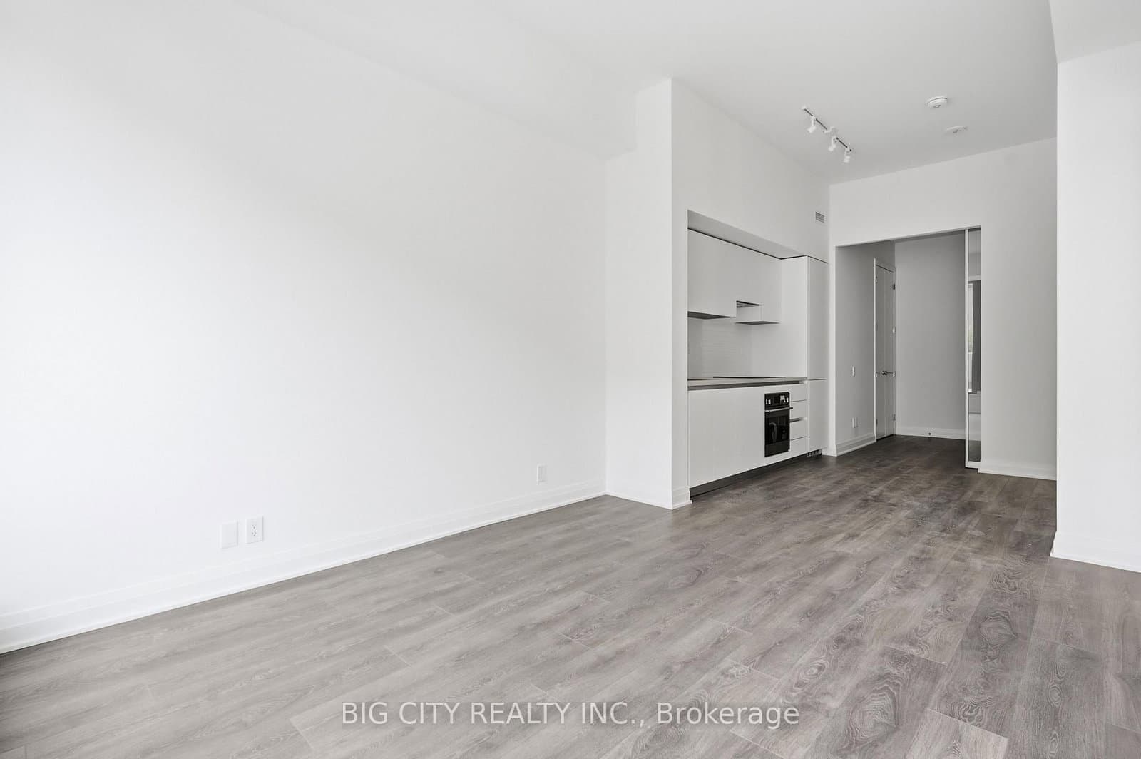 25 Frederick Todd Way, Unit 215 thumbnail 6
