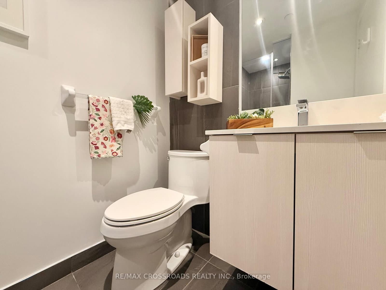 195 Redpath Avenue, Unit 2301 thumbnail 15