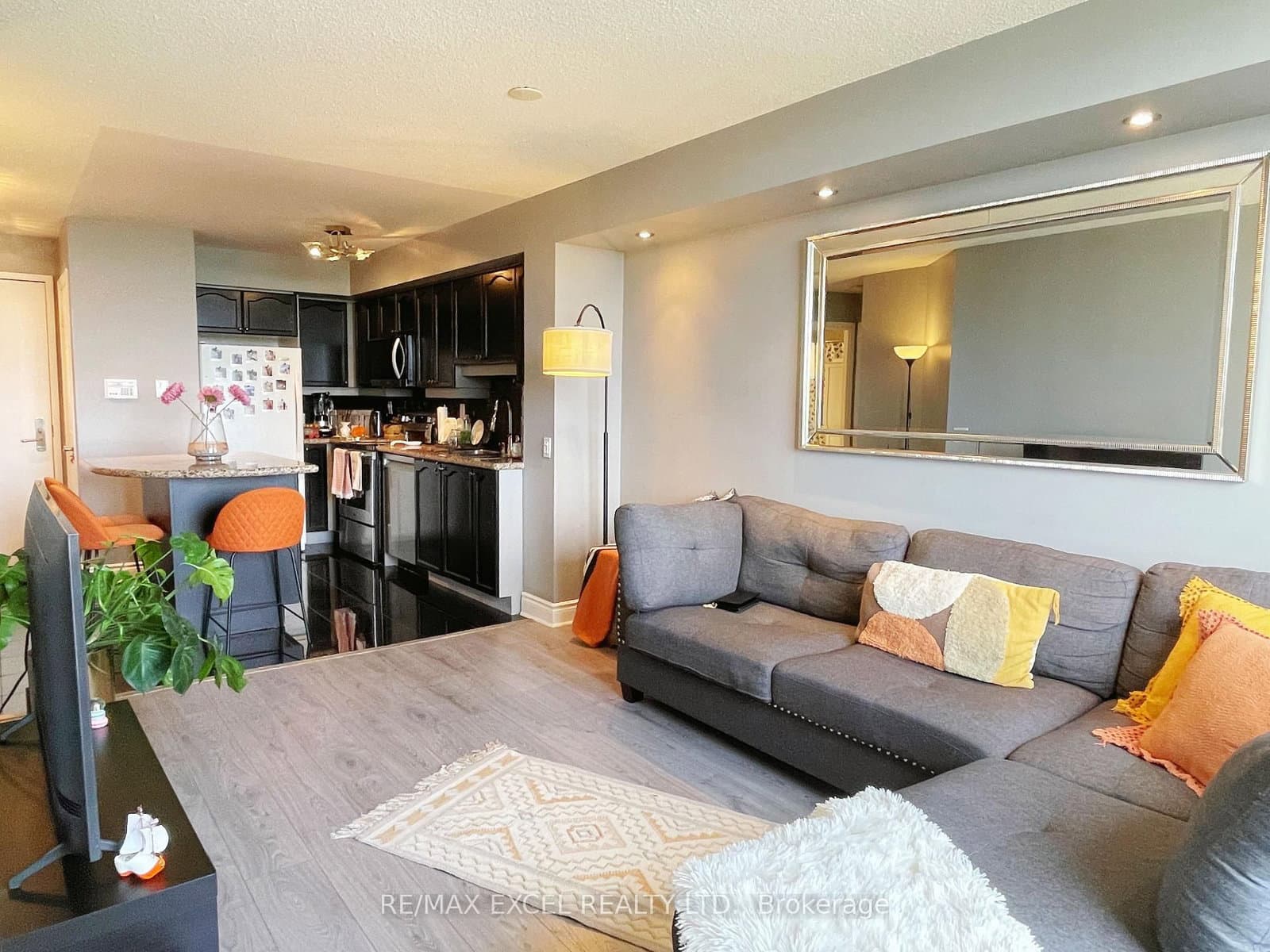 78 Harrison Garden Boulevard, Unit 1404 thumbnail 10