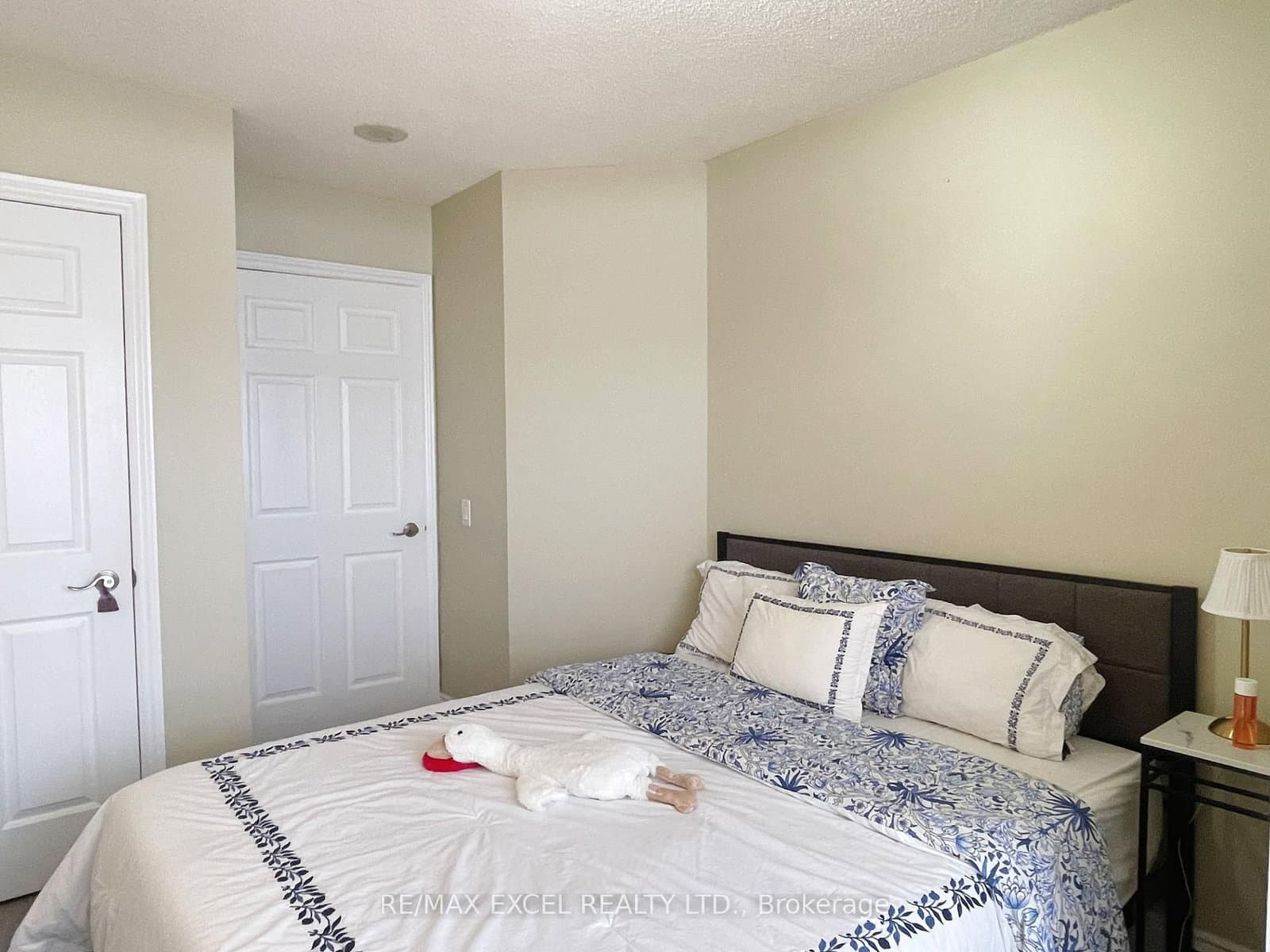 78 Harrison Garden Boulevard, Unit 1404 thumbnail 12