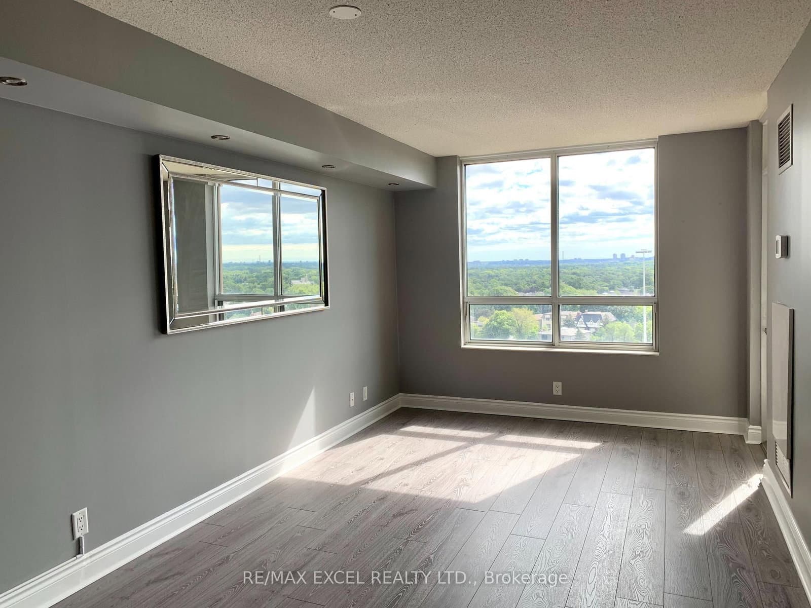 78 Harrison Garden Boulevard, Unit 1404 thumbnail 6