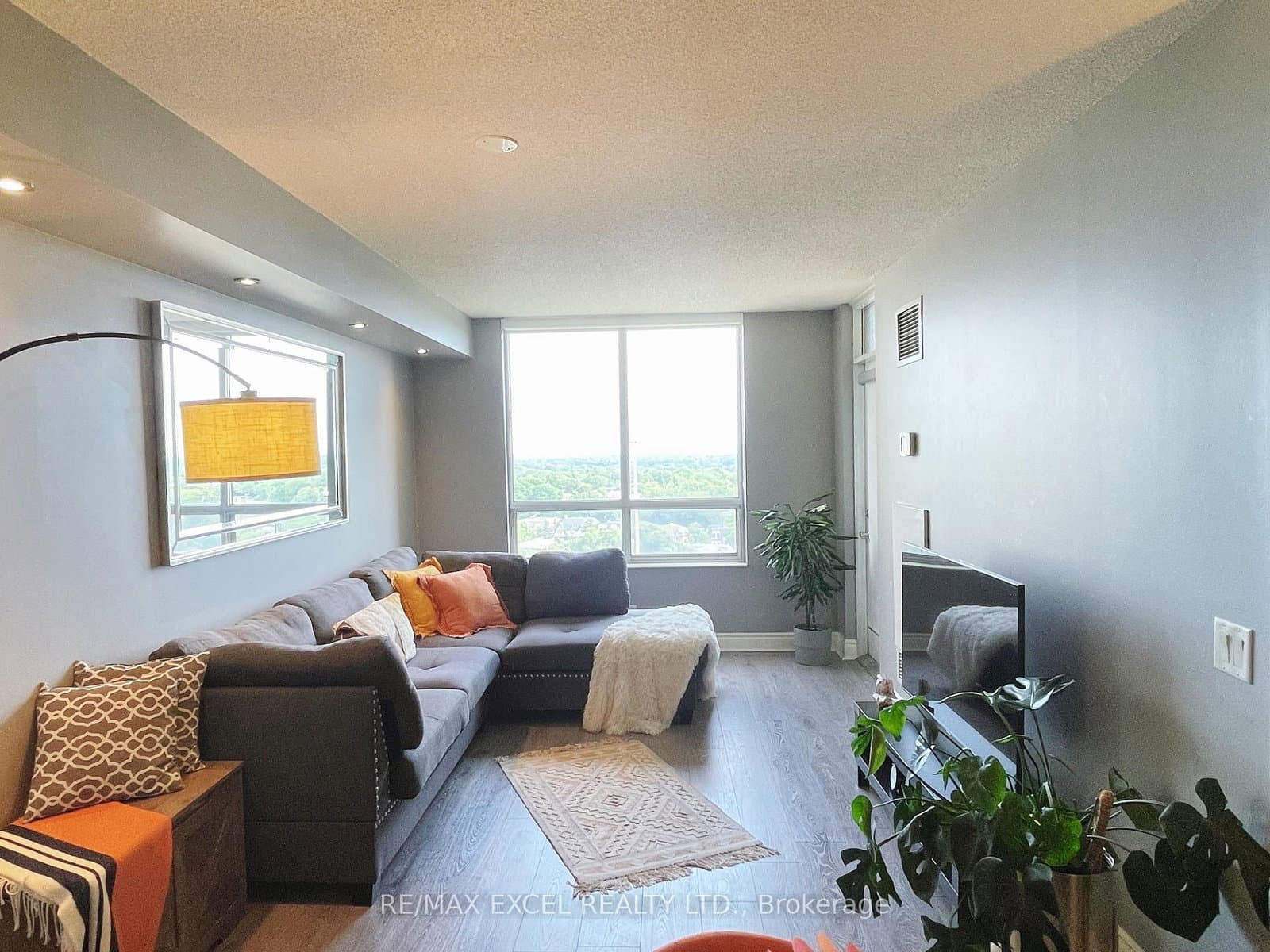 78 Harrison Garden Boulevard, Unit 1404 thumbnail 7