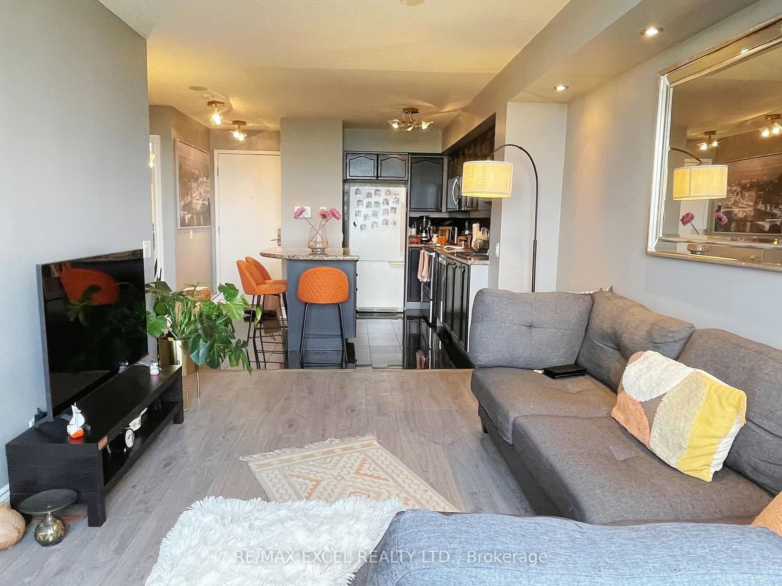 78 Harrison Garden Boulevard, Unit 1404 thumbnail 8