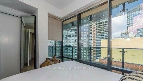 5 St Joseph Street, Unit 1605 thumbnail 8